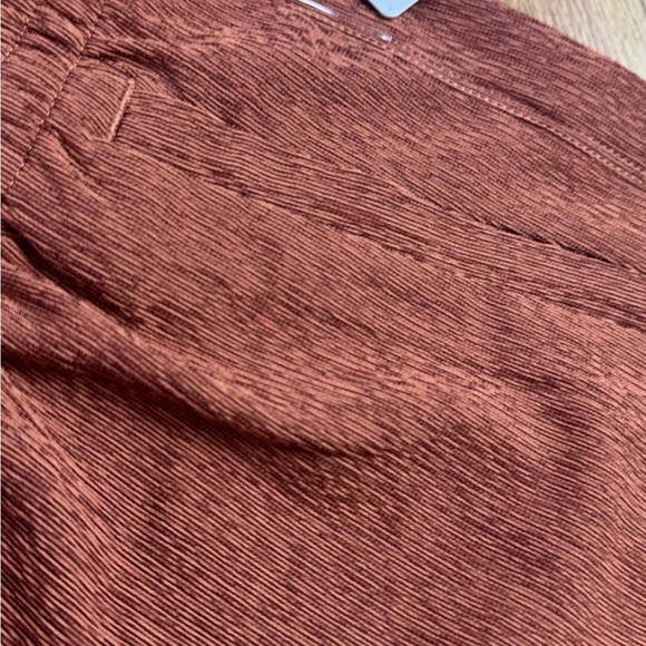 Short Athleta Brown Athletic Shorts with Elastic Waistband - Picture 5 of 6